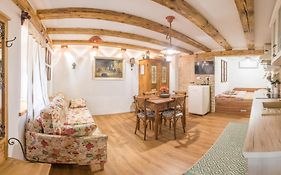 Rustic Apartment Petra